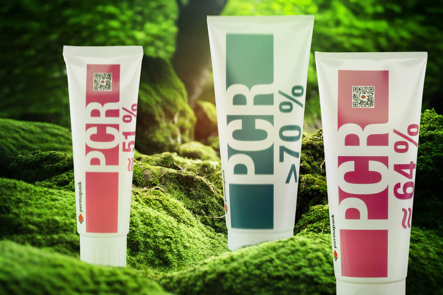 Trois tubes laminés avec différentes teneurs en PCR sur un fond de mousse. 