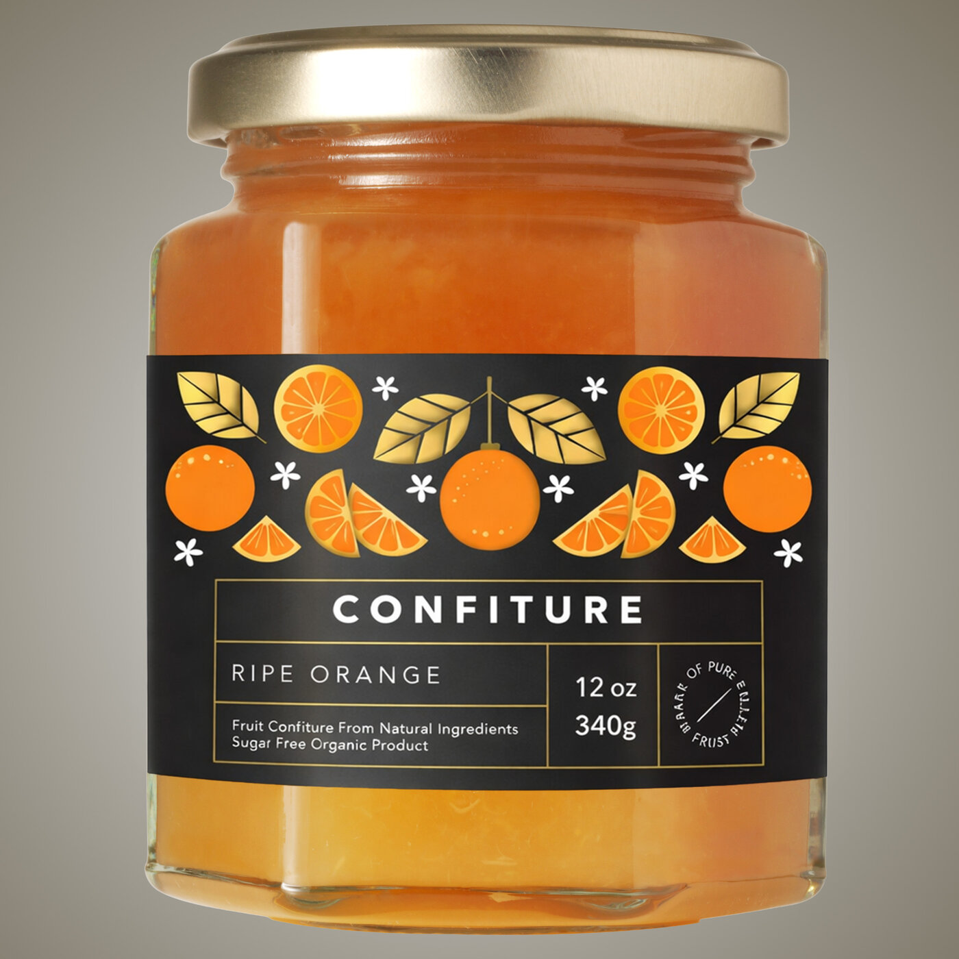 Étiquette en papier sur un pot de confiture avec des motifs d'oranges, nom du produit «Confiture Ripe Orange» et indication d'un contenu de 340g