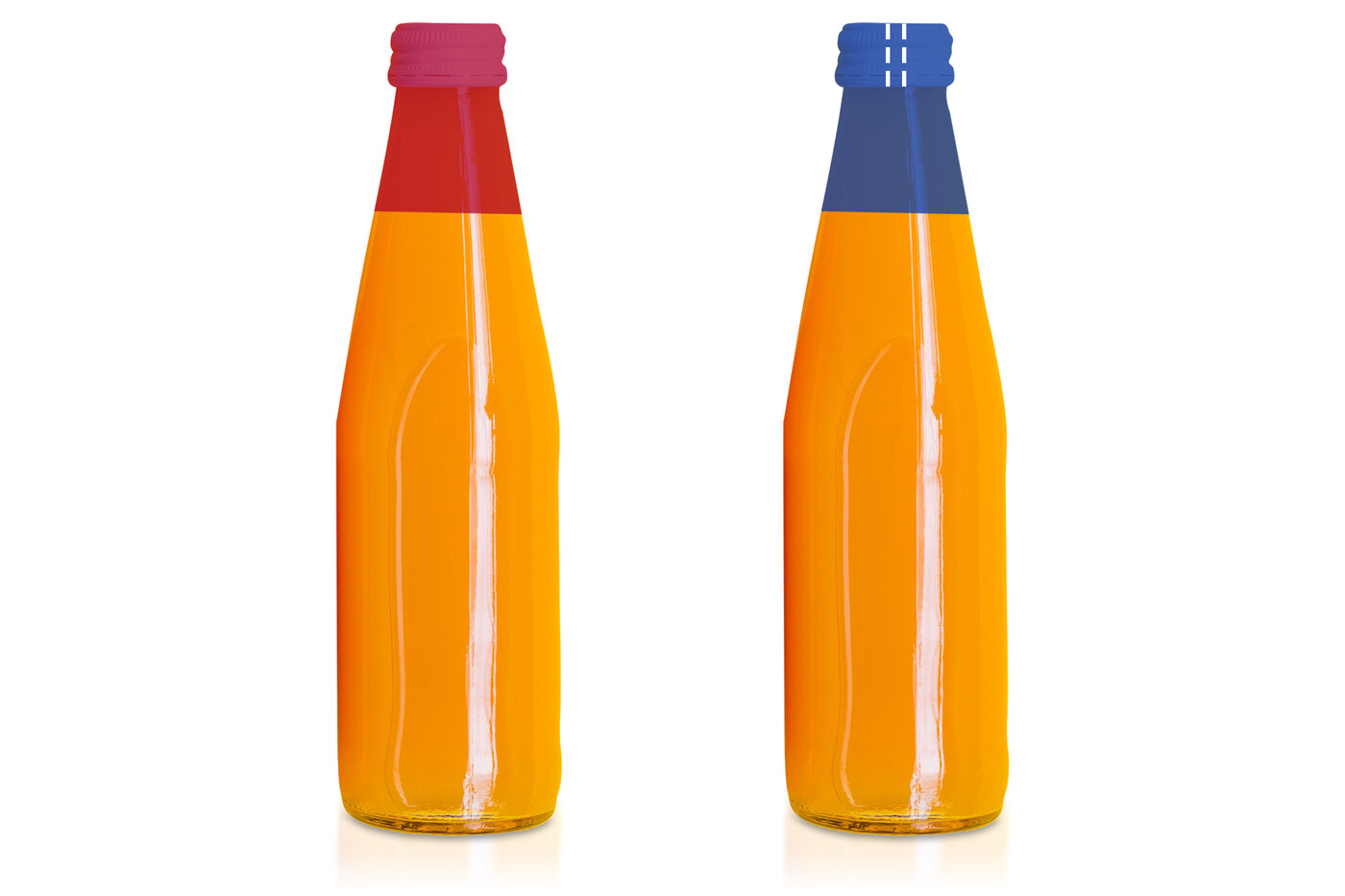 Deux bouteilles de liquide orange, la bouteille de gauche a un col rouge et un bouchon rouge et la bouteille de droite a un col bleu et un bouchon bleu. 