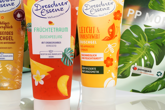 Différents tubes laminés avec des produits de soins corporels