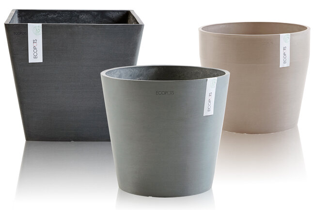 Trois pots de fleurs différents de la marque Ecopots