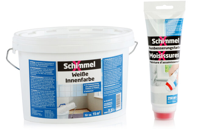 Un seau de peinture intérieure blanche de la marque Schimmel X et un tube de peinture de retouche de la marque Schimmel X