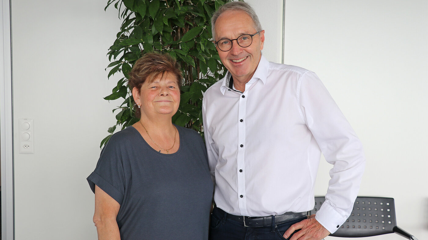 Le CEO Thomas Hansmann avec la jubilaire Denise Hein