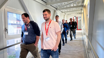 Groupe lors de la visite de la production